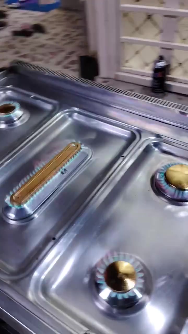 صيانه لجميع انواع الطباخات الغازيه صيانه موقعيه داخل المنزل اتصل وتجيك الصيانه للبيت متواجد 24 ساعه  
الاتصال *********** متوفر واتساب
