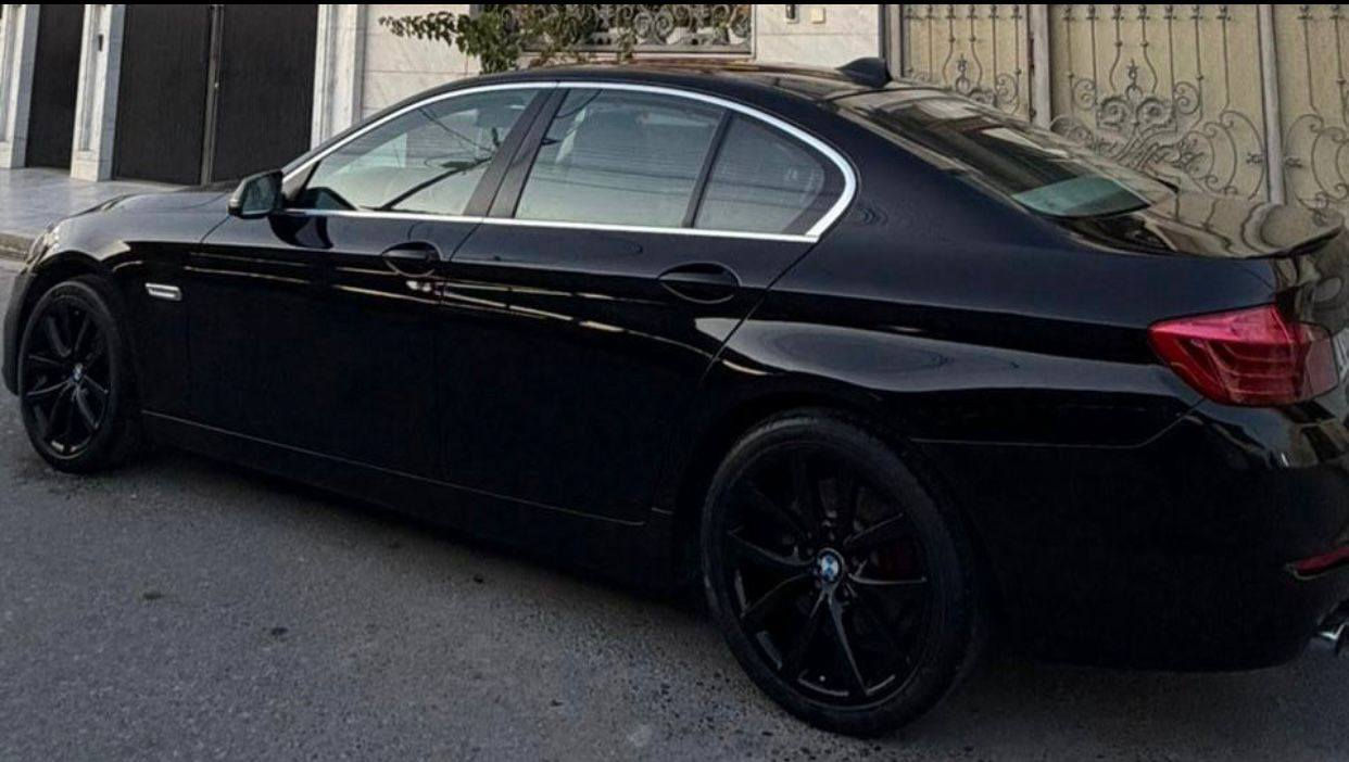 سلام عليكم BMW 520i عروش 2014
فول مواصفات 

بصمتين 

5 كاميرات 

اوتو هولد 

بردات بلادي 

بيبان شفط 

و غيرها 

حادثها جاملغ جهة سايق و بونيد بدون دواخل 

كير و مكينه بشرط 

 للاستفسار عل سعر هذا رقم صاحب السيارة 0751 430 0816
