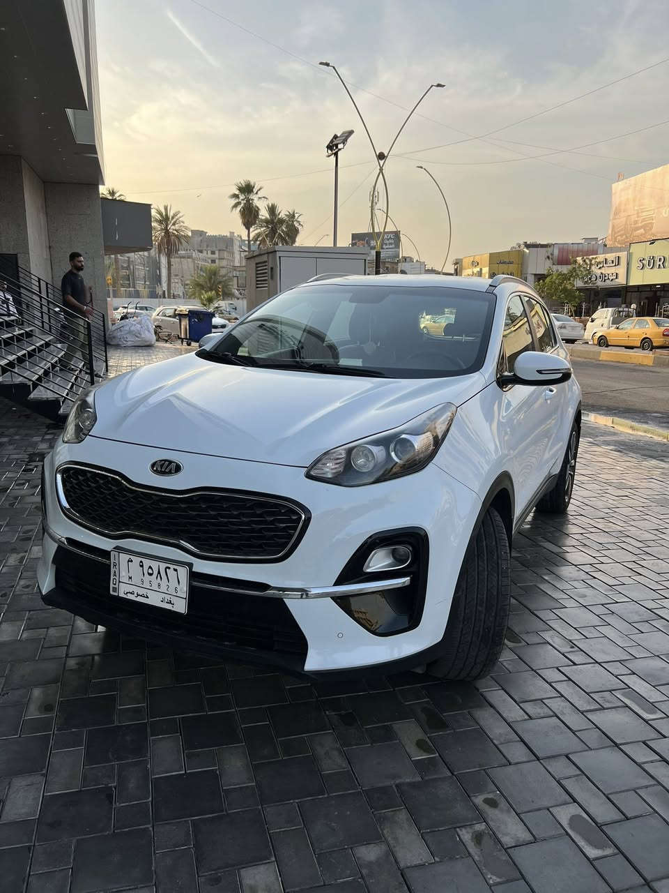 السلام. عليكم. سبيورتج الشركة. الدولية يعني. ام الضمان. السياره كفاله عامة من الصبغ والبارد ماشية 38 الف كيلو فول عده البنرامة والبصمة السياره خليجي السياره مكانها بغداد 
***********
السعر 198 وبيها مجال
