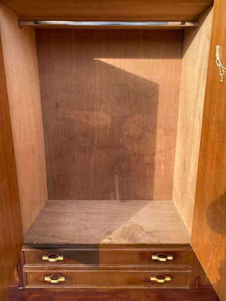 قنصور ٦ ابواب نظيف جدا شغل ثقيل السعر ٢٥٠
الرفاعي قرب نفق الصحة
*********** موصل
