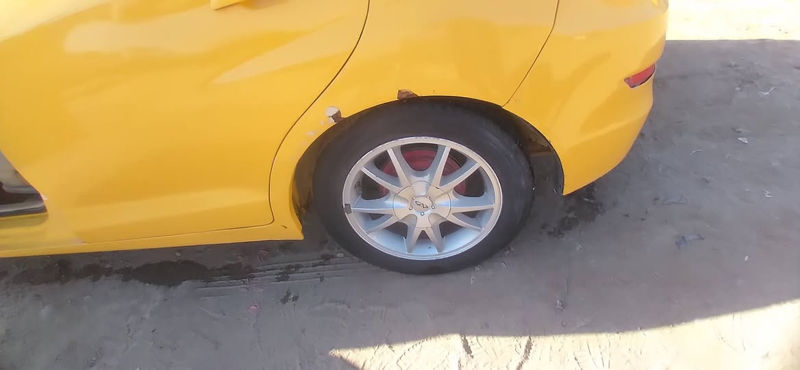 السلام عليكم ❤️✈️
شيري فلاوين  2011 رقم بغداد الماني وبسمي مشروع وطني وين يعجبك تحول سنويه لغايه ل27  
سياره كشره نضيف ٨٠ %  كير عادي 
مكينه بيه تنقيق دهن  
ممسجله هيئة 
السعر ٢٠ ورقه 
للستفسار ***********  واتساب 
 غير متوجاد ع فيس
