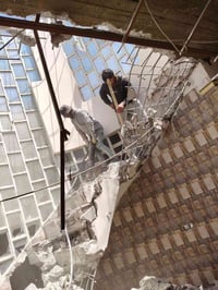 الي يحتاج هداد تفليش تصعيد مواد البناء رمل سمنت ابلوك قشط جدران رفع إن...