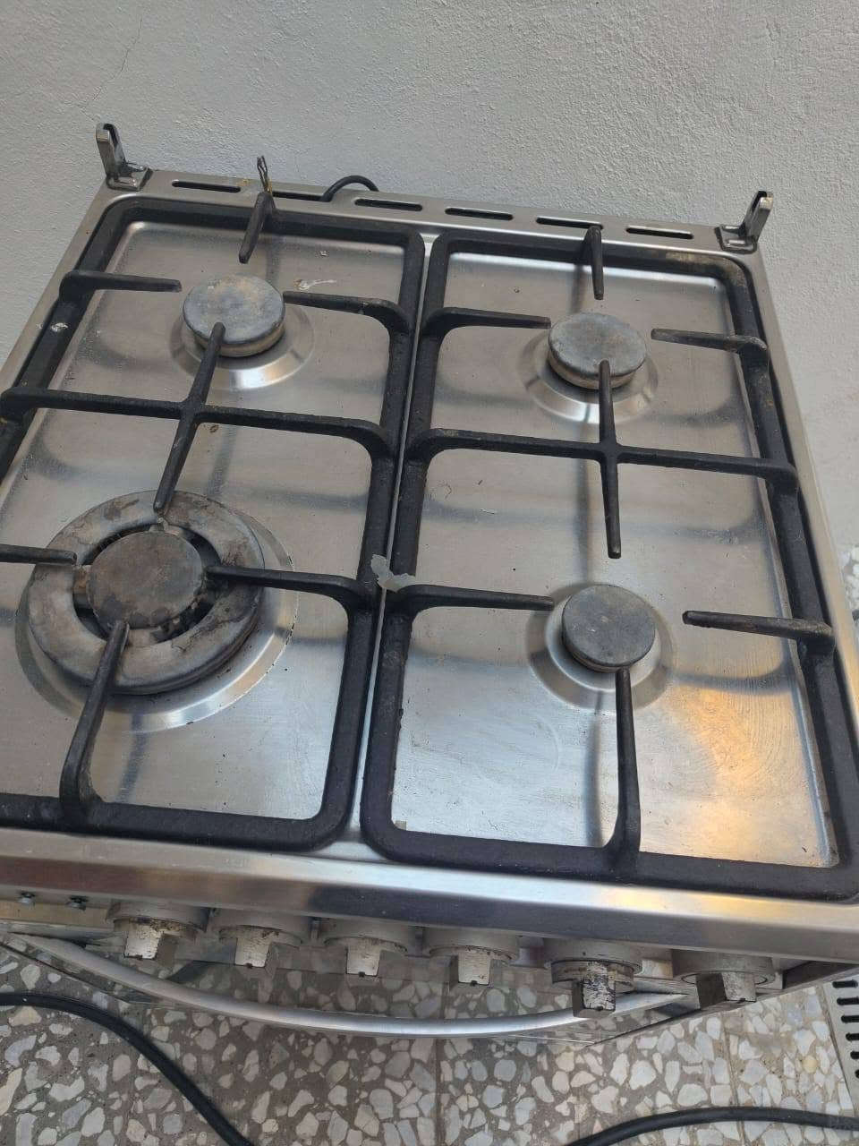 السلام عليكم شباب طباخ مستعمل نضيف شغال البيع كامل مكاني بغداد المشتل رقمي وتساب *********** السعر 80 ففل
