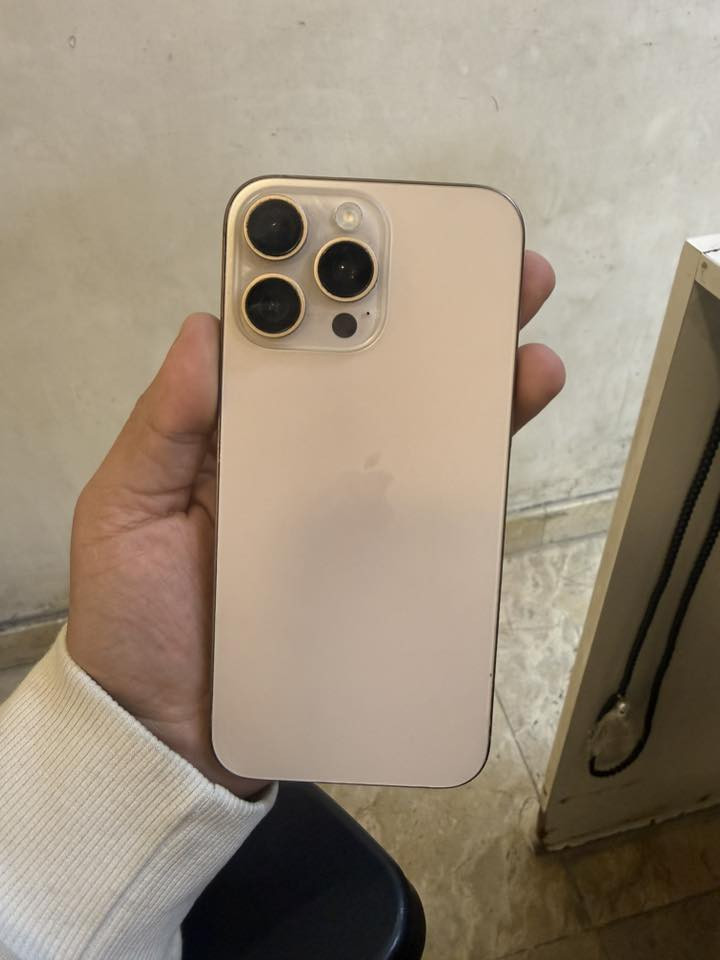 ايفون 16 برو ماكس 256 مبدل بطاريه وشاشه ونقطه بلشاشه السعر 650 قفله
ما 
 ايفون 16 برو الصغير 256 بطاريه 100 السعر 1185 قفله مكان حريه ساحه عدن ***********
