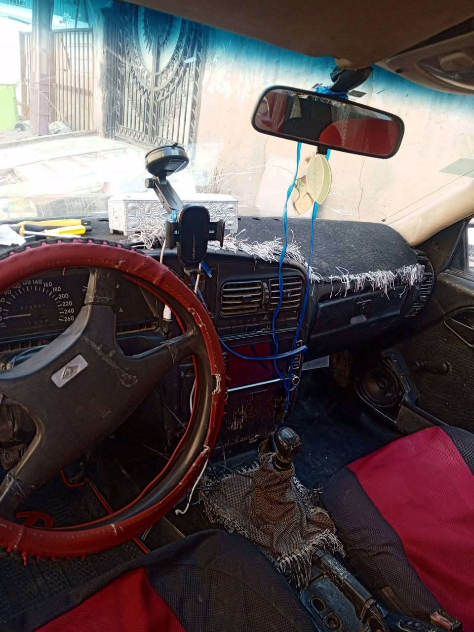 السلام عليكم اوبل استيشن للبيع لون اسود غير محدد موديل 96 اوربي سياره نظيفه كاعده  كير محرك كهربائيات سستم سماعات شاشه لمس تخم تاير جديد محرك محور برنس نقص شوته فقط شرعيها بالفلوجه تريد وكاله تريد تحويل سنويه نافذه بال 23 غرامات مصفره  سعرها 27 وبيها مجال للتواصل اتصال او واتساب ***********
