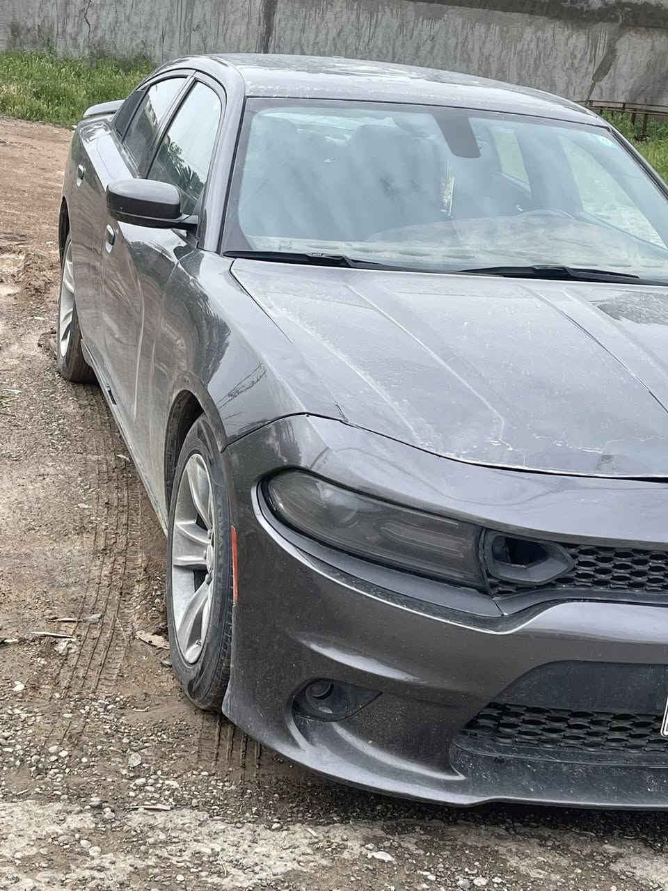 سلام عليكم للبيع  جارجر موديل 2015  رقم بغداد حادثها موضح بالصور بيها قطع صبغ ابيع حزام سياره حلوه وجاهزه كير مكينه حداديه مكفولات مكينه 6 سلندر العنوان ديالى ناحية جديدة الشط قرب الراشديه مال حسينيه السعر 150 وبيها مجال للاستفسار ***********
