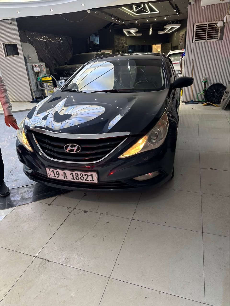 سلام عليكم
سوناتا موديل 2011
وارد امريكي بيها فقط جاملغ سايق بدون دواخل
السيارة جديدة بمعنى الكلمة بل جيس مال بيت
السيارة رقم كربلاء مشروع وطني انكليزي باسمي سنوية لل 29
منضومة زنون كاملة 
تخم تاير جديد
شاشة 
كامرة 
حساسات
ابل كاربلي +اندرويد اوتو
محرك جديد مال حاوية +تم اعادة بنائة من الصفر مصروف عليه 11 ورقة بس المكينة اويل بم زغير وتعديلات هواي بعد (لا تبخير ولا تنقيص)
محرك وكير كفالة ماشية 116 فقط هيج مشي على هيج موديل وحالة تعتبر جديدة السيارة مال بيت
خير من الله 
متواجد بل مسيب +كربلاء
.. السعر 113 وبيها مجال للشراي 
***********
