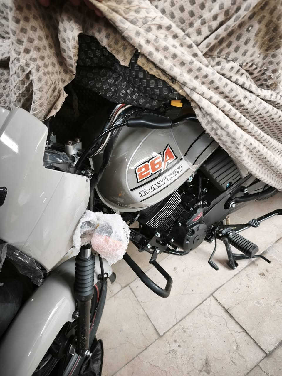 سلام عليكم دايوان مود 26 مكينه 200 للبيع نارله قبل 5 ايام زيرو من المعرض للبيت ابد ماشية بعد على وضعهة رقم سليمانية 
سعرهة 2.600
ملاحظة وانتبه زين ... دراجه زيرو من المعرض للبيت وطفيته بعد ما طلعت ابد عداد يقرة 9 كيلو فقط 
***********
