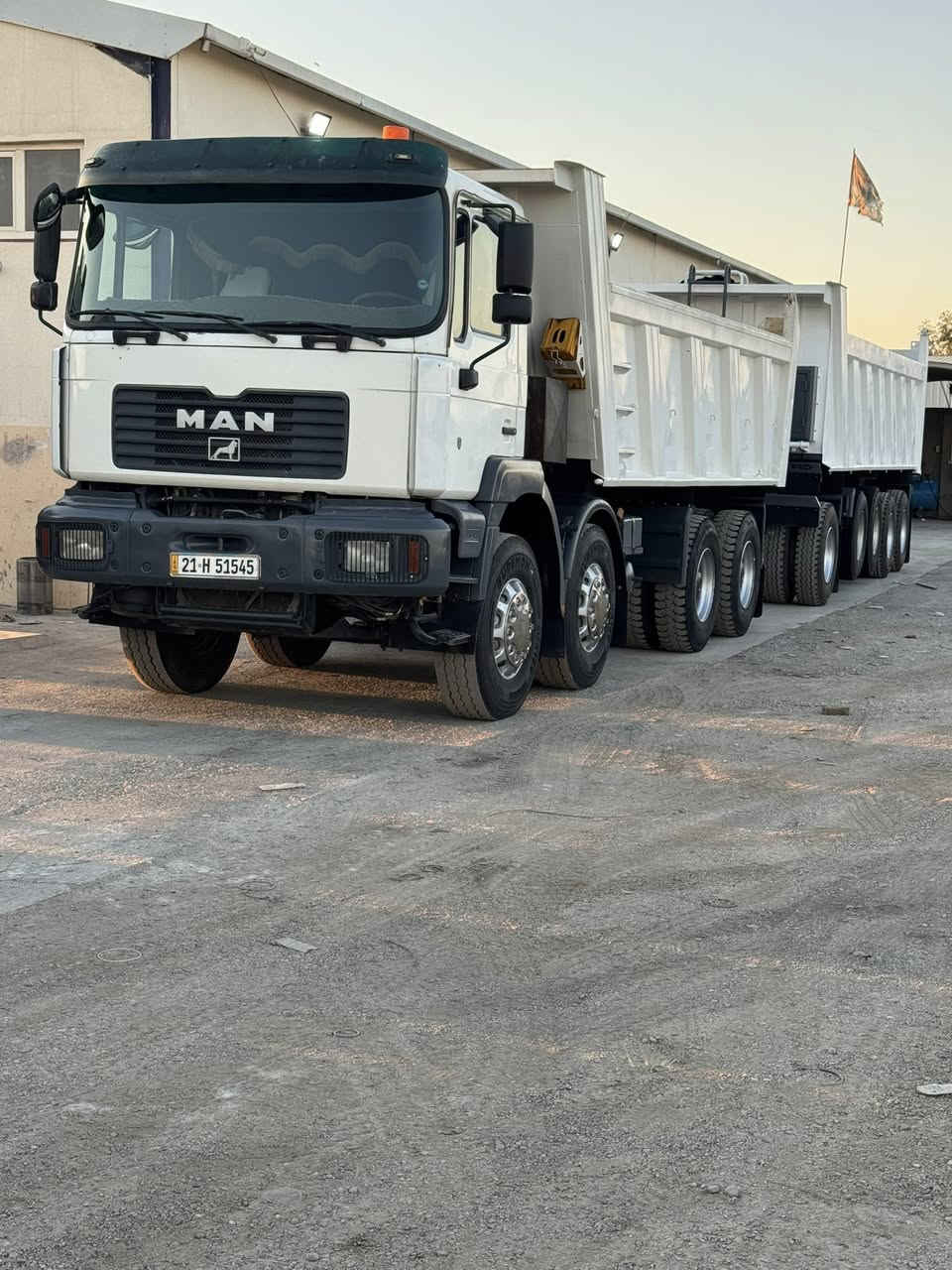 مان صقر قاطرة ومقطوره 2002 مكينه 410 مجموعه جي اف شاصي عالي مكفول تدفئة تبريد سنويه وهزة جديد سليمانية 3 لوحات باسمي 
مقطورة تفصال 2025 گاعية 8 قطعه وحدة وصفاح 6 
فارغ السياره 26 طن 
***********
