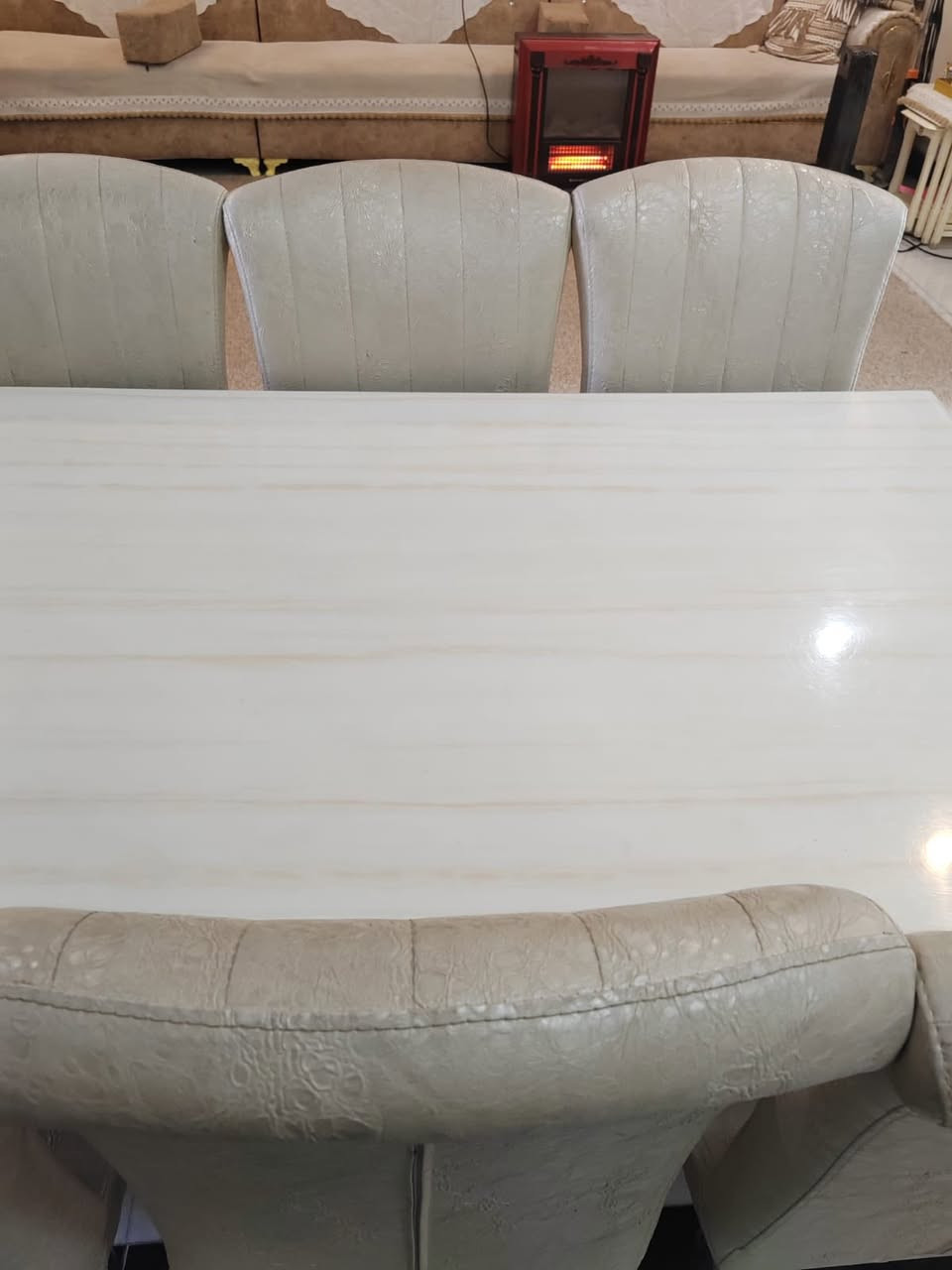 طاوله طعام السطح مرمر الثقيل والرجلين ستيل الاصلي وكراسي جلد العدد 8 قطع

السعر250 وبي مجال 
العنوان بصره معقل 
للتواصل ***********
