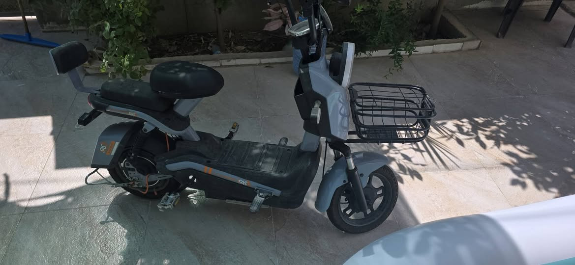 للبيع بدون شاحنه العطل بالعقل اريده ب ٢٠٠ شرط النظافه هذا رقمي ***********
