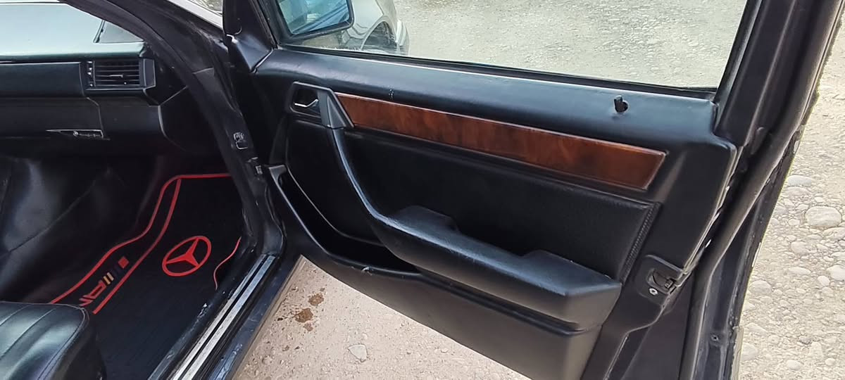 سلام عليكم بيع سريع مرسيدس موديل 91 دواخل جلد جامات كهربائي محرك بطه تخم تاير جديد صدر جديد رقم اربيل شرط تحويل سعر 45قفل ***********
