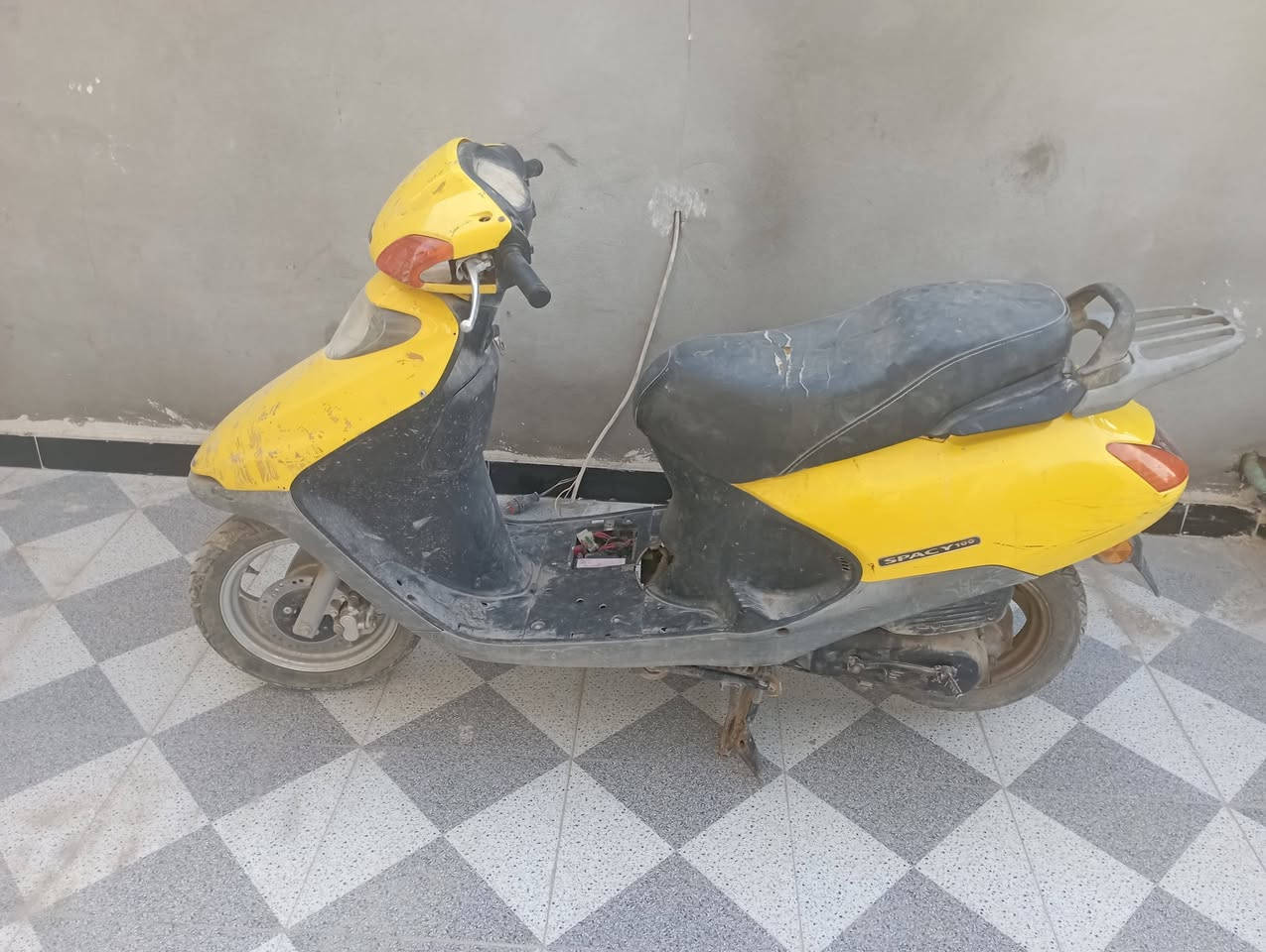 السلام عليكم دراج  نوع سبيسي  الخلل بيها فقط مختلف سنتر عوزه مساطر وضاغطه وهاي كدامكم صورها لاتصال ع رقم وبي واتساب
*********** السعر 100بي مجال
