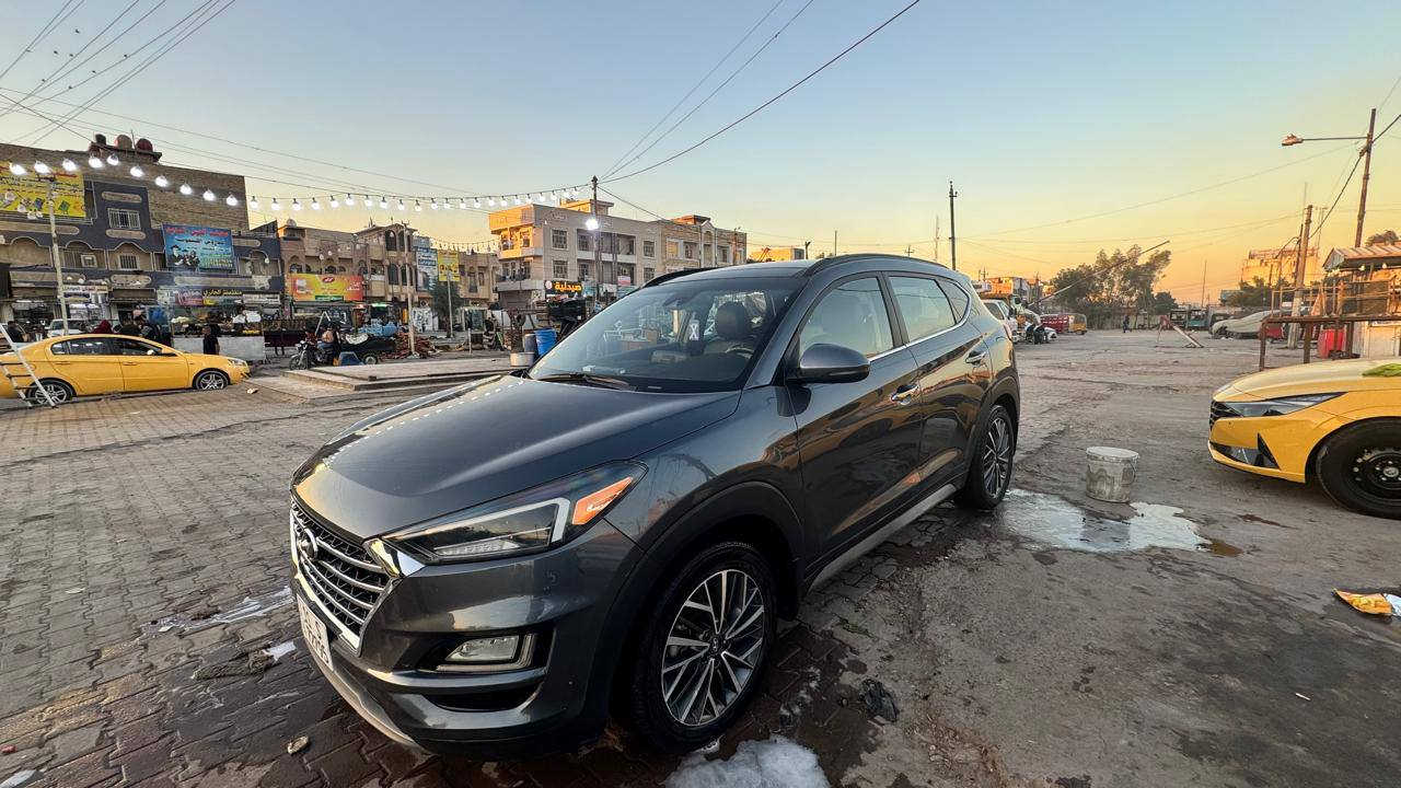 السلام عليكم ورحمة الله وبركاته مكلف بالنشر للبيع توكسان موديل 21 فول مواصفات ماشية 33 ألف حادث جاملغ وباب السائق مصبوغة حزام رقم بغداد دولي تحويل مباشر المكان بغداد م الصدر للاستفسار الاتصال على الرقم ***********
