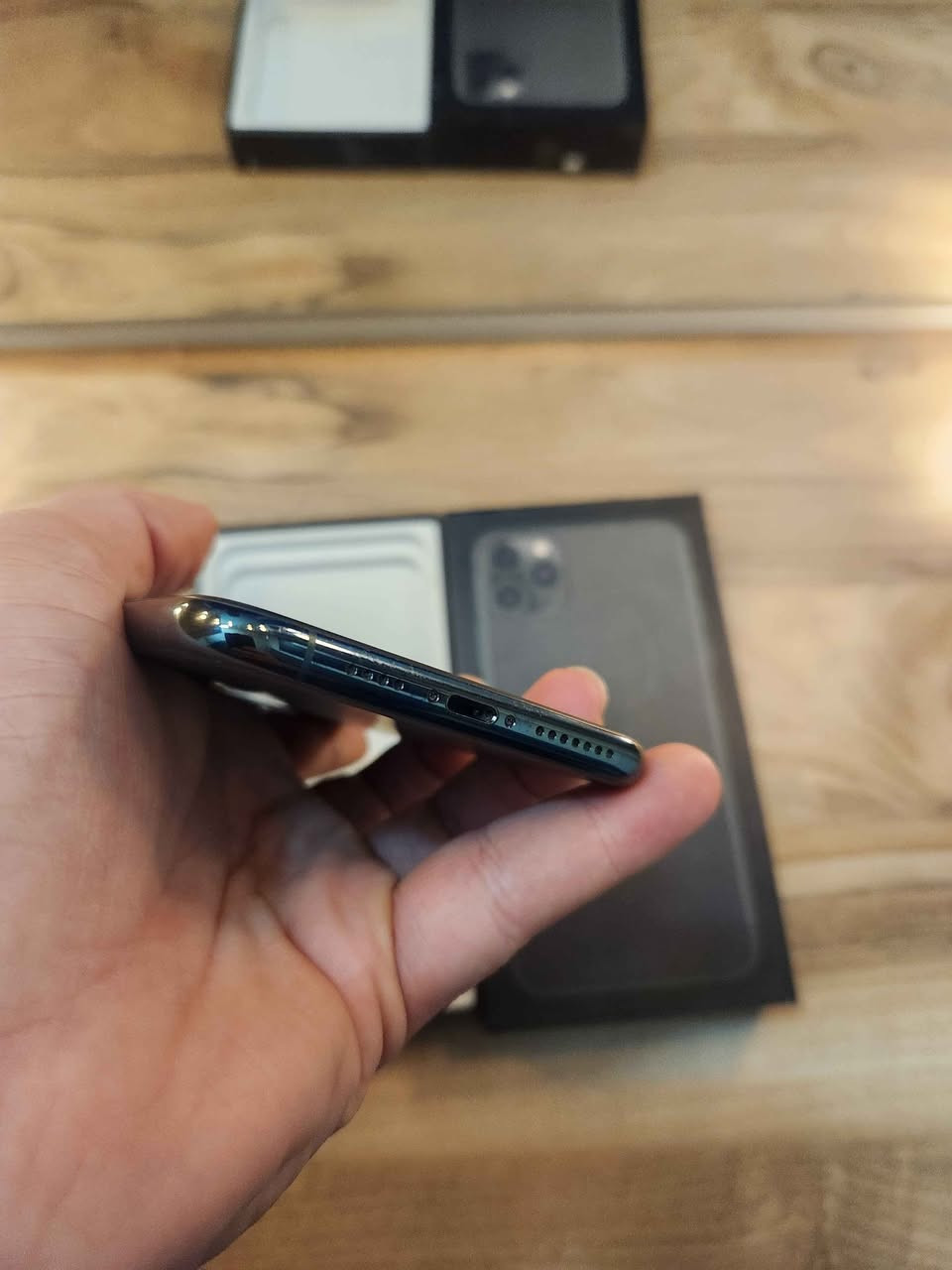 11 برو ماكس 
ذاكره 256 بطاريه 86
نضافه 99 وتر بروف 
ملحقات كارتونه فقط 
سعر ٣٣٠ قفل
بغداد البياع 
*********** بغداد, العراق
