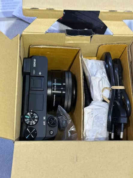 السلام عليكم كاميرا سوني 6400 للبيع
مصور بيها فقط 5 صور للفحص بعدها كلش جديده 
رايدها ب 850 الف وماكو هيج سعر بهيج نظافه 
***********
