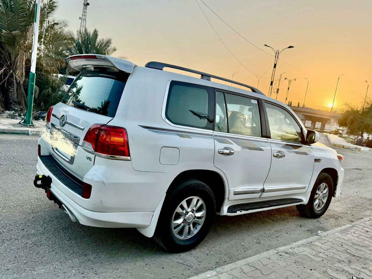 سلام عليكم لاندكروز البيع موديل ٩  سعره  ٢٤٠ بهيه مجال  ***********
