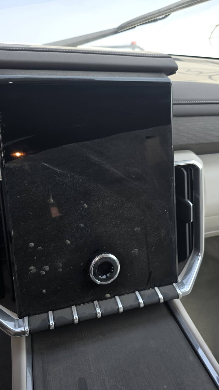 السلام عليكم من رخصت الادمن للبيع او مراوس حسب القناعه اكاديه مديل 2024 ماشيه 4الف السعر ٢٤٠ قفل بدون رقم حالين عد الصباغ ***********
