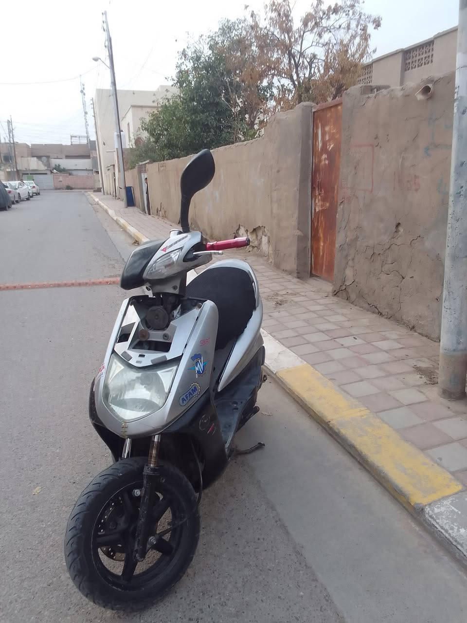 سلام عليكم
دراجھ سكنس نثيھ ياباني للبيع مكينھ بيھ خيط تبخير 

كھربائيات كلھ شغالھ سعر ٢٥٠
للتواصل :***********
