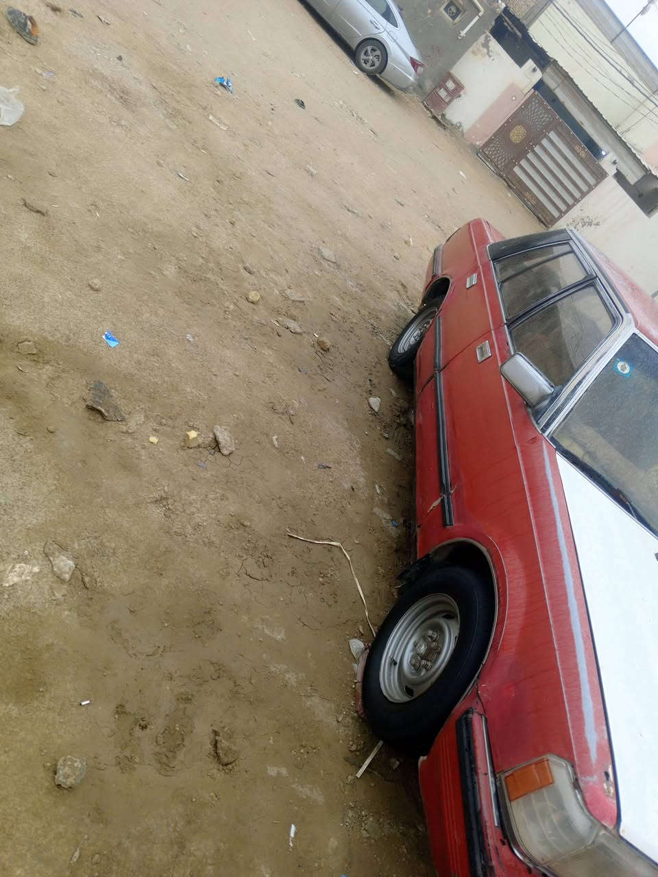 السلام عليكم سوبر للبيع رقم بغداد انكليزي باسمي سنويه لل31 هزه ماصاقطه ///السياره محرك وكير واكسل خير من الله بطه2500 تخم تاير ترايك لربيل السياره يرايدله تلكيط خياس مامعمره سابقاً السعر (30)وبيه مجال رجائن اذا مو شراي لا تعبني رقم الهاتف ***********ما متواجد عل فيس
