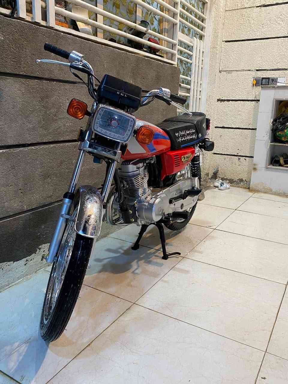 سلام عليكم دراجه للبيع كفاله عامه أوراق سكنر   شراي اتصل ودلل سعر 900 وبيه مجال قليل ***********
