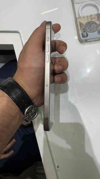 سلام عليكم 
15 برو ماكس للبيع مستبدل فقط ظهر السعر 900
***********
