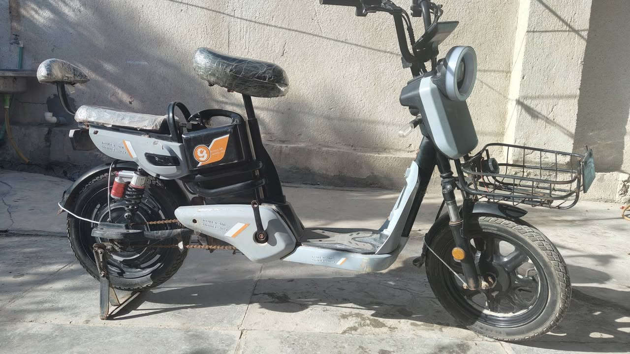 دراجة شحن نضيفه للبيع بسعر مناسب فقط بطاريات هابطه ***********
