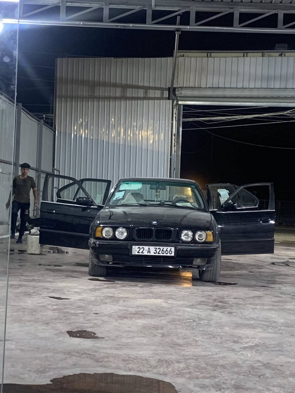 سلام عليكم بي ام  525 اصل موديل 1992 سياره شوفت عينك نقص برغي مابيه 
جام كهرباء
سنتر لوك 
فتحه 
مكينه كصه عدله بلاد 
ملاحظه الويل خليه بلاد 
***********
