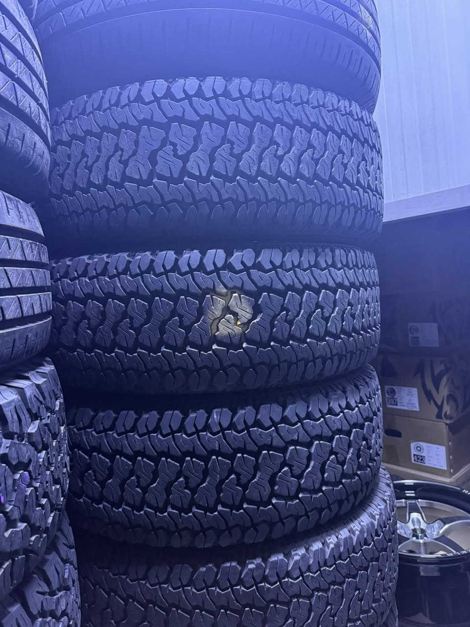 سلام عليكم شباب وصول حاوية اطارات جميع القياسات العنوان بغداد حي العامل مجمع الواسطي متواجدين طيلة ايام الأسبوع رقم الهاتف ***********
