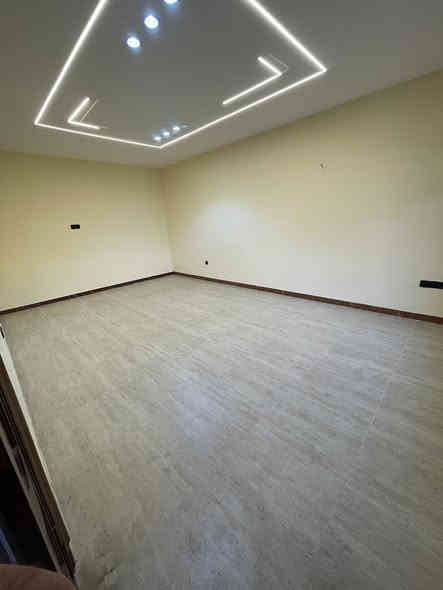 للبيـع 🏠 عرصات الهندية

عنوان العقار 📍 عرصات الهندية جهة السدة

🔶 المساحة  243 متر

🔶 الواجهة. 8،10 مـتـر

سنة البناء 2010 ومحدث تحديث كامل 2025

يحتوي على كراج حديقة صالة كبيرة هول داخلي مطبخ وغرف 

نوم عدد 4 ومجموعة صحيات 👍

❗️❗️ بســعـر منـاسـب لسـعـر السـوق ❗️❗️

 ــــــــــــــــــــــــــــــــــــــــــــــــــــــــــ
‎‏‎((شركة دار السلطان للعقار حيثٌ تَلتَقي الرُوٌية ,بلتَمَيٌز ))

❗️❗️ نسـتـقـبل العروض البيع الشراء والايجار ❗️❗️

بيع - شراء - ايجار - ادارة امـلاك - مقاولات عامة

‎‏‎📊كل ماعليك الاتصال أو المراسلة على الصفحة *ʲᵒⁱⁿ ᵘˢ*

 حسن زوانة *********** - ***********

‎‏‎الفرع الاول /عرصات الهندية مجاور فندق بلوم 

‎‏‎ الفرع الثاني /الـسـيـديــة الضباط مقابل افران الرباط

‎‏‎‏‎زبائننا الكرام بِكُم نَرتقي ونَتشرف بزيارتِكم ونَفتخر بخِدمتِكم ❤
