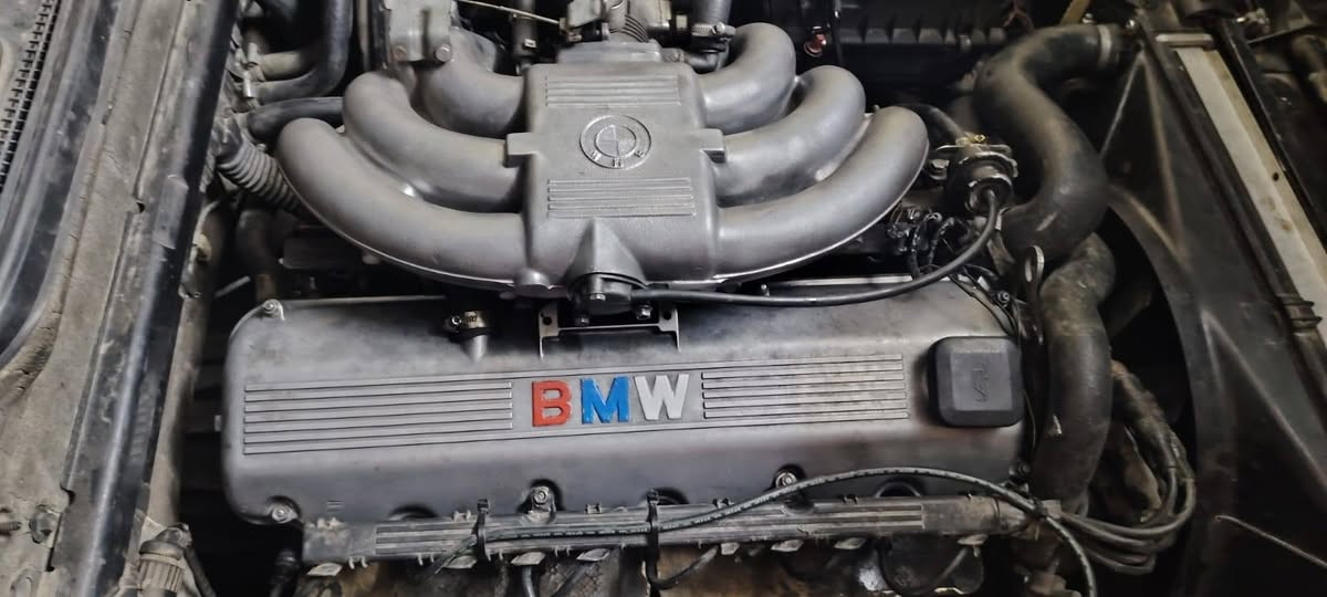 BMW 525 İ موديل 1991
سيارة كلش حلوة ونضيفة محرك فل  وارد ياباني كير ومحرك شرط رقم مسطرة نينوى بيها كوبون بانزين تبريد تدفئة كهربائيات كلها شغالة جامات ورا كدام كهربائي وشغال  سيارة اي خيسان ما بيها صبغ فقط بونيد  
داخلها حيل حلو و نضيف جلد  
للتواصل ومعرفة السعر  
***********
***********
