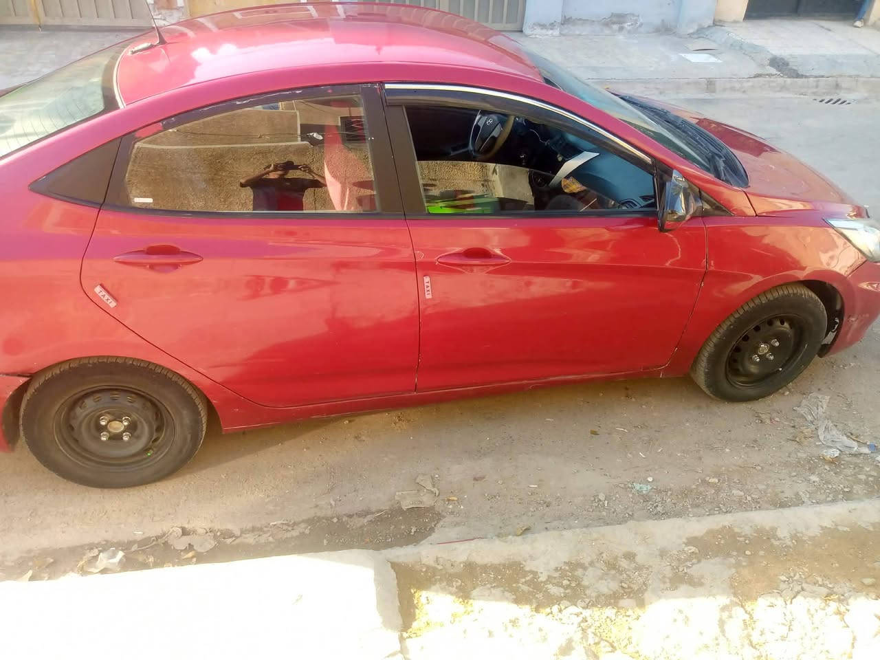 السلام عليكم عندي سياره اكسنت للبيع موديل 16واردامريكي وباسمي تحويل مباشر وسنويةجديدةمنضومةغازبية وبس قطعتين مبدلة الباب السائق ولجاملغ الامامي من جهة السائق ولباقي مكفول السعر 82وبيه مجال العنوان بغداد الدورةابودشير الاتصال على الرقم  ***********
