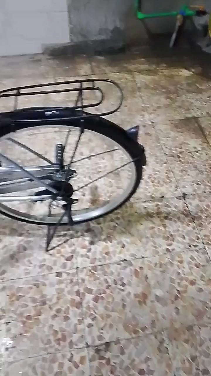 سلام عليكم بايسكل عبدالحليم حجم 26نضيف مكان موصل سماح السعر 56 الرقم***********
