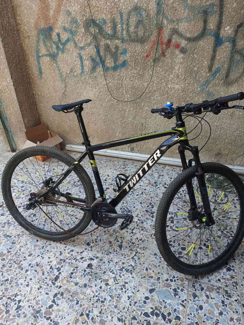 للبيع 
ناقصه بس زنجيل 
بغداد مدينه الصدر
سعر 300 
***********
