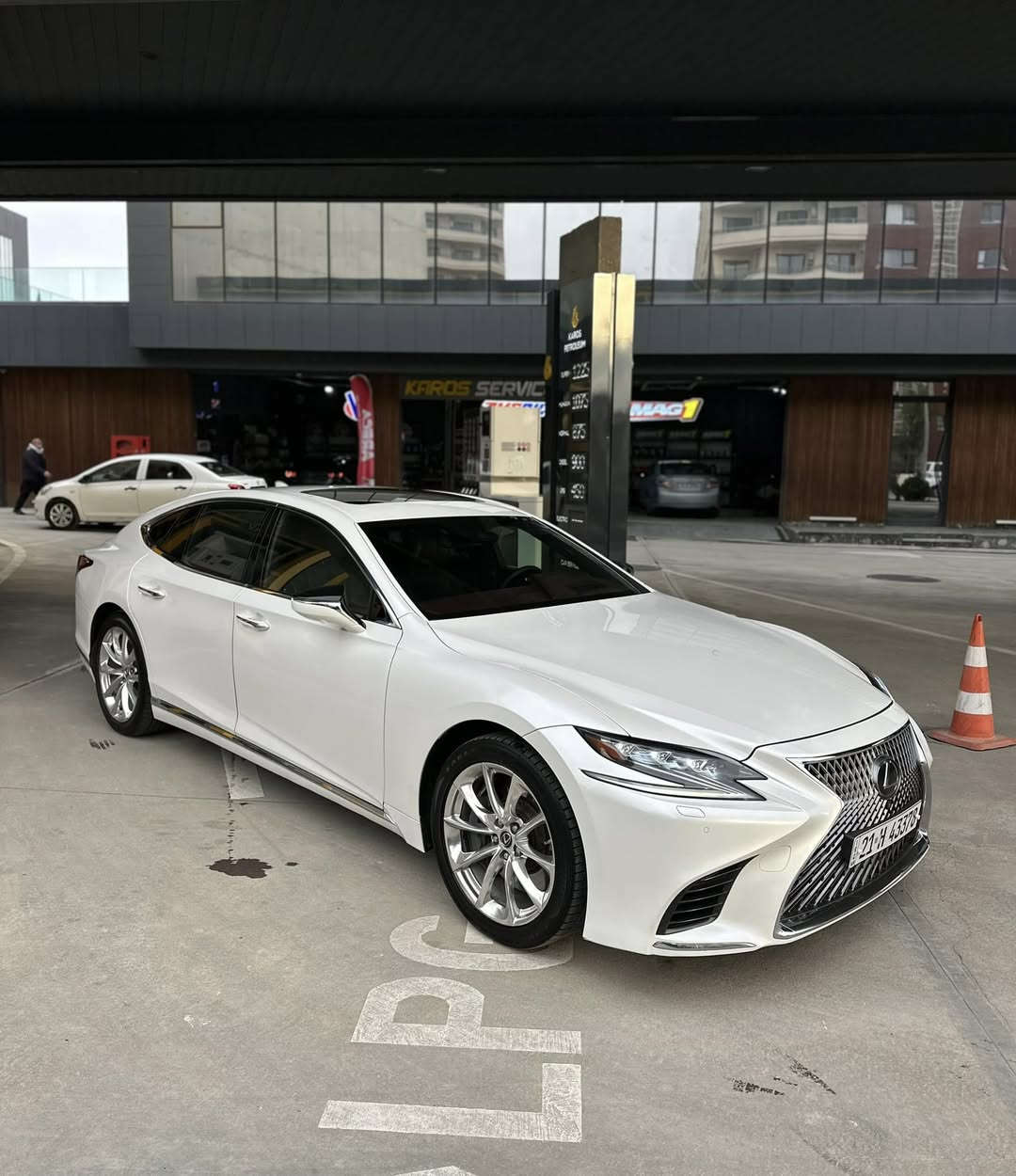 سلام عليكم نكدر نكول قطعه مميزه وراقيه وفخمه لكزس 2018. LS 500 حجم الكبير VIP. 6 سلندر توين توربو فول مواصفات خليجي شركة ساز مكفوله كفاله عامه بيبان شفط كامرات ٣٦٠ درجه شاشه خلفيه تحكم كامل ٥ بردات كشنات مساج داتشاو بيبان خزن لدات دواخل ٥ شاشات ردارات محيطيه سقف كنتارا. اخوان السياره مواصفاتها هوايه ميحتاج اكتبها كولها ارقام سنويه جديده راسن احولك مكان السياره السليمانيه السعر 477 
***********
