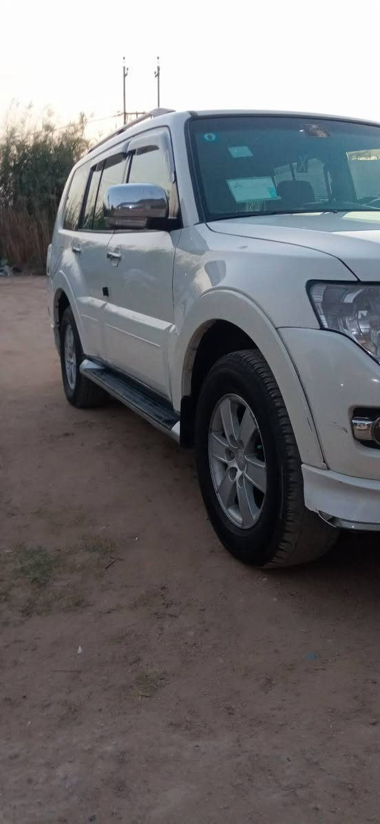 السلام عليكم باجيرو للبيع موديل 2008 بسمي السنوية لغاية 2030
مكفولة من الصبغ ماعده شبر واحد فقط /كير محرك حداديه امامي خلفي كفاله محرك 3000
تشغيل بصمه اشاير بلمري تحكم 
السياره نظيفه جدا/ السعر115
رقم بغداد الدولي بسمي 
العنوان بابل جبله أتصل على الرقم ***********/***********
