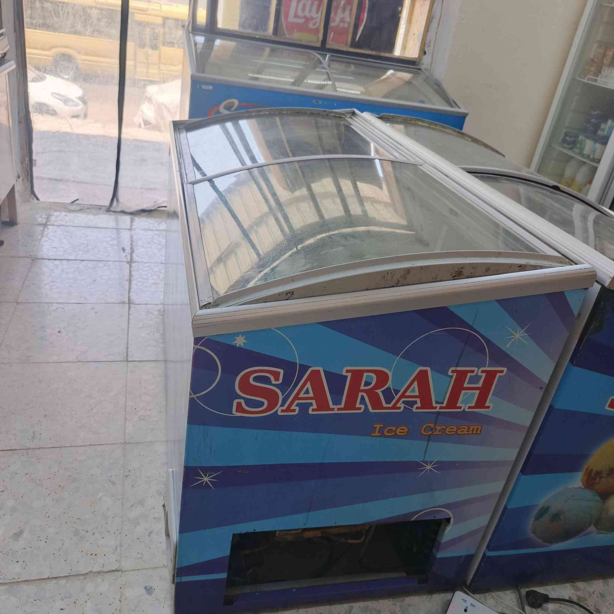 سلا عليكم مجمده البيع خير من الله جديده مكاني شارع حيفه سعر ٣٠٠ وبيه مجال بصيط ***********
