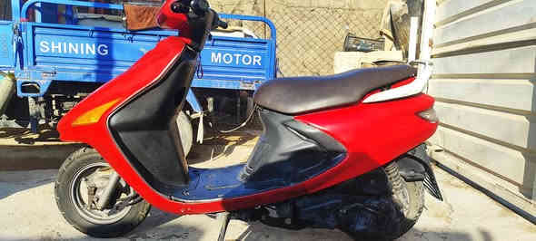 السلام عليكم
فراشة نثية للبيع 

ستوني جفتته بوشه وبستم 
كهربائيّات كله شغالة 
ليتات زنون عالي ناصي 
اشاير 4 شغالات تعليك
مصبوغة عام 
كيلو متر شغال 
بريكات ورة وكدام شغلات 
بس صالنصه طاكة عوزة لحيم مافارغ الحمه 

مكاني النجف مشخاب 
سعر 300 
***********
