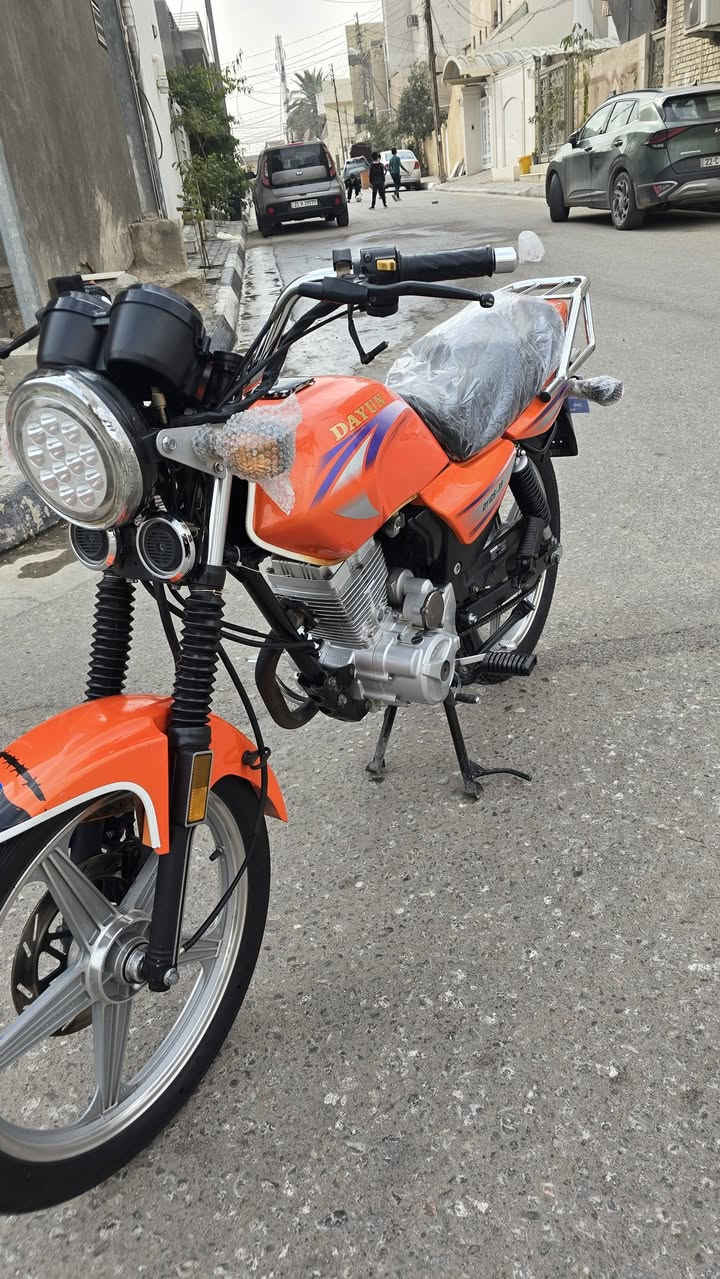 دايوان عضم موديل 2022 اوراق اصولي وكامله وبسمي وكيل ثامر خلخال الجوهره وصل معرض ثامر بسمي مباشر كبل احولك يم الوكيل كهربائيات كلها شغاله سلف هندر دبل اشاره بلادي لايت زنون عالي ناصي بك لايت بريكات أمامي خلفي كلهن شغالات والدراجه نضيفه ونضافته كدامكم بلصور رايدها 1225 وبيها مجال بسيط للشراي مكاني كربلاء اليريده يتصل ويدلل بخدمته 
***********
