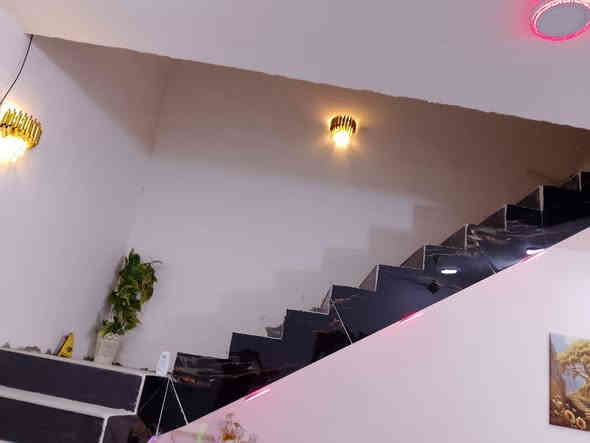 بيت الحلام فول موصفات
بيت زراعي للبيع 250 متر
العنوان الصخين شارع محطه الماي  على الجهه اليسره
يبعد عن الشارع السايدين
 80 متر بس

اتخيل كل التريده متوفر يمك
اسواق مطعم عياده صيدليه
وكل الي تريده يعني خدمات كامله من كل شي تحس نفسك بيت طابو مو زراعي 

يتكون البيت 250 متر
غرفتين نوم اكبار 5×5 
صاله مرتبه 7×6
مطبخ حار وبارد 5×6
ديوانيه بصمه 11×4
صحيات داخليه 2×4
وصحيات خارجية 2×1.50
حديقه مميزه وحلوه 1.50×7
كراج سياره 4×8
منور جبير 1.25×6
بيتونه ودرج 7× 3
البيت جديد كلش وفول موصفات ومتعوب علي
 💵 السعر 85 وبي مجال 
📌 معلومات عن البيت
1️⃣ الاساس رباط كونكريت
2️⃣ البناء بلوك شمال
3️⃣ السقف كونكريت مسلح
4️⃣ رباط ساقط على البيت كله 
5️⃣  سيراميك لوح 120 
6️⃣  سيراميك ارضي وجداري
7️⃣  كهربائيه شغل متعوب علي
8️⃣ فوانيس جداريه البيت كله

☎️ للاستفسار اكثر 👇
📨 مراسله الصفحه
📞 ***********
