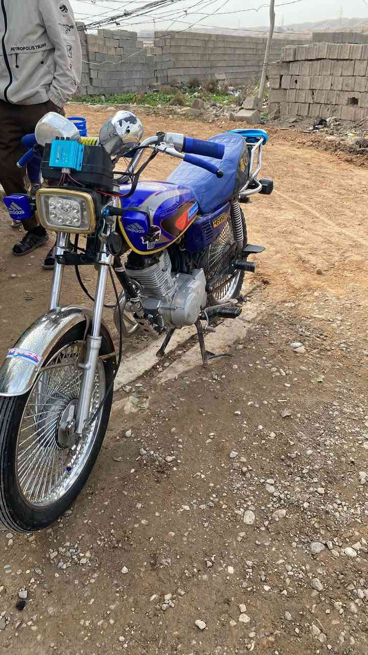 دراجه للبيع أربعه كير كهربائيات شغل.  دراجه كل عيب مابيهه هاذه رقمي ***********سعر ٣٥٠  متروس شعندك نزل
