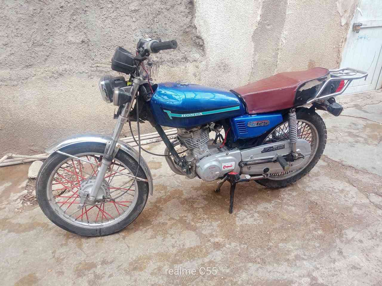 ماطور شغال كامل بدون رقم ولا منفيس شرط عدم السرقه نضيف مابي عيب هندر واحد يشغل كهربايه شغاله كامل 
سعر 300من الاخير شراي يجي خاص


**إذا كنت صاحب هذا الإعلان وتريد حذفه لأي سبب، رجاءا أرسل رسالة إلى الدعم الفني**