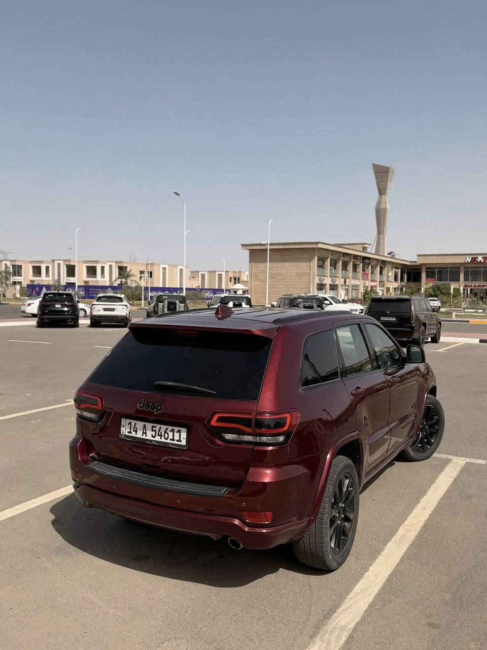 السلام عليكم ..
جيب بلاك توب 2019 فول مواصفات عدا فتحة 
رادار جانبي رادار خلفي حساسات كامرة لايتات زنون اصلية مو تجاري السيارة كلش حلوة ونصبتها بالحقيقة احلا من الصور حادثها مدگر صبغ والبنيد بي طخة بالخشم 
وطخة بالصندوگ َ؏ كد شبر ما مسويها السيارة كلش كلش جديدة ماشية 104 الف ميل كلشي بيها جديد گير مكينة شرط الفحص حدادة وتايرات اصلية كلشي جديد دينار مابيها صرف من دهن من بانزين محسن السيارة رقم بصرة بأسمي تحويل ثاني يوم للأستفسار ***********
