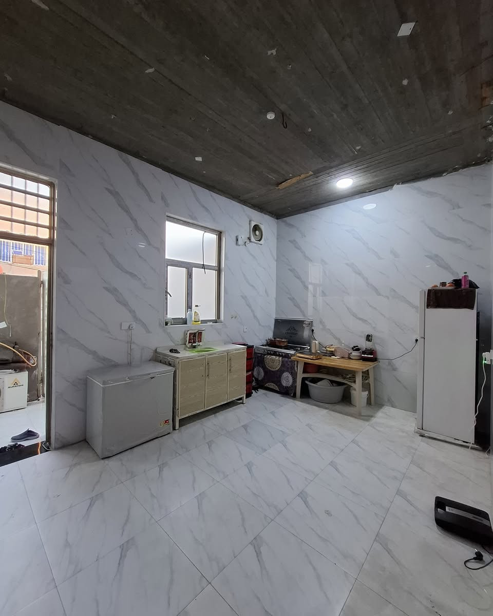 ⚠️السلام عليكم ورحمة الله وبركاتة ⚠️ 
💢 (دارللبيع)🏘
🏩 منطقة حي العمال (خلف أسواق كريم خلف )
مساحه:- ١٥٠متر 
يتكون:- من غرفتين وصاله ومطبخ واستقبال وصحيات داخليه وخارجيه 
الطابق الثاني:-صاله وصحيات فقط 
ملاحظه (مطلوب ٥٠مليون للمصرف)
(لاتنسى لايك والمتابعه )
💲لمعرفة تفاصيل او السعر علق (تم)تصلك رسالة بكافة التفاصيل
🔷للاستفسار الاتصال على 
*********** ☎️ 
*********** ☎️ 
*********** 

💢مكتب الحداثة للعقارات والتوسط العقاري 

📌عنوان المكتب : #السماوة حي الصدر شارع النادي الرياضي مجاور  شركة نقليات الوسيط قرب  مطعم الخليج 
▪️https://maps.app.goo.gl/vFx5TztZpnyBGpSv7▪️ 

✅نستقبل جميع العروض والطلبات العقارية ✅
