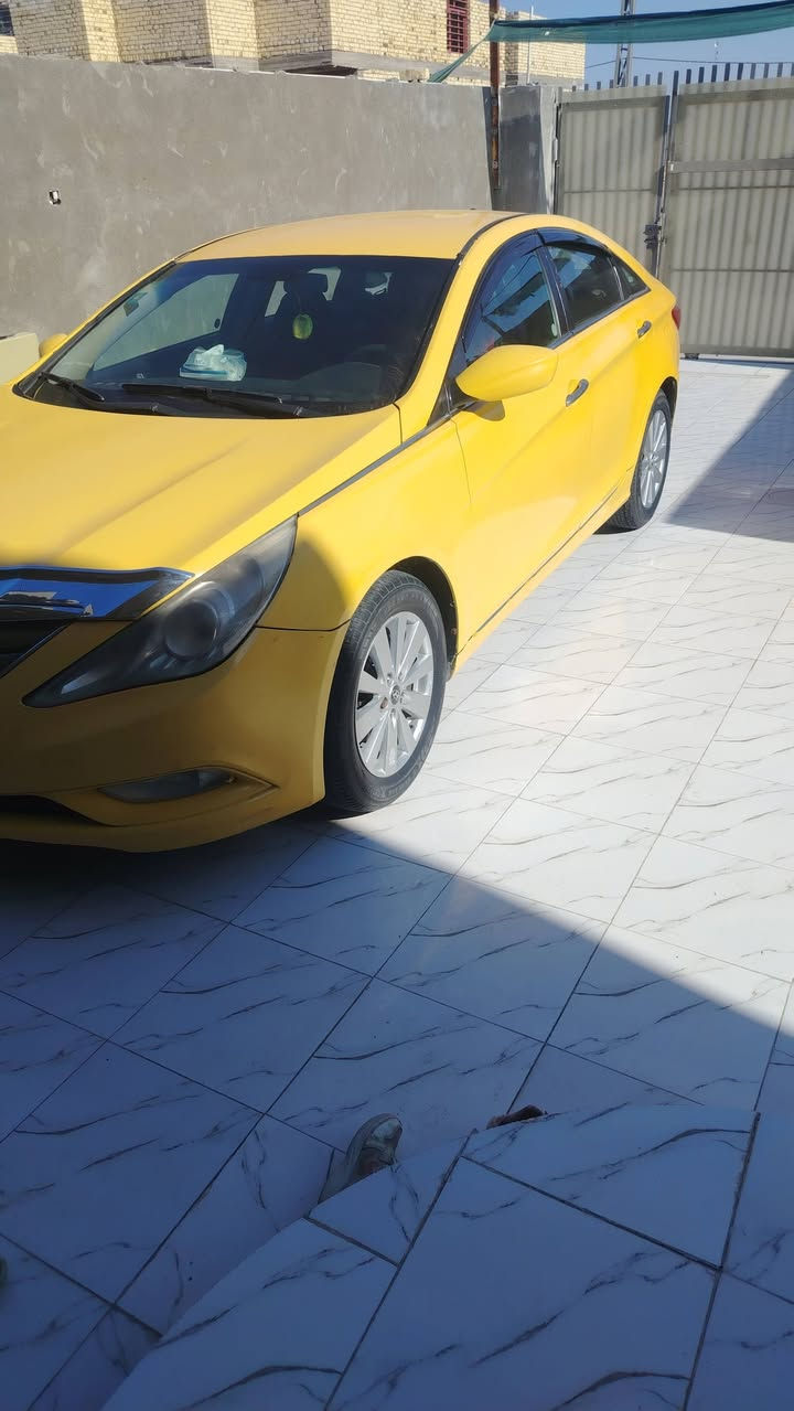 السلام عليكم سوناتا 
موديل ٢٠١١ رقم انكليزي واسط مكينه 2400 سنويه جديده لغاية 2030 محرك كير تخم تاير هيئة وغرامات مصفره تحكم ستيرن سياره جاهزه للاستفسار الاتصال على الرقم *********** السعر٨٥ وبيه مجال بسيط
