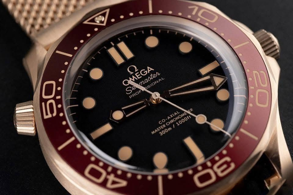 ساعه اوميغا007
موديل seamaster diver 300 m
تتميز :-
١-ميكانيكية نظام العمل اوتوماتيك ( تعمل على حركة اليد) بدون بطارية 
٢- الزجاج زفير ضد الخدوش .ضد ماء 
٣- تصميم الميناء بلون اسود غير لامع (matte)  المميز 
٤- السير ( mesh) معدني انيق يوحي بالثراء والتميز .
- تعتبر هذه الساعة قطعة  استثنائية تحفة سينمائية فريدة من إصدارات omega.

السعر 175الف مع توصيل مع علبه صاج اصليه


**إذا كنت صاحب هذا الإعلان وتريد حذفه لأي سبب، رجاءا أرسل رسالة إلى الدعم الفني**