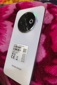 هاتف TECNO Spark للبيع. الجهاز بحالة ممتازة ويتميز بتصميم أنيق ولون جذ...