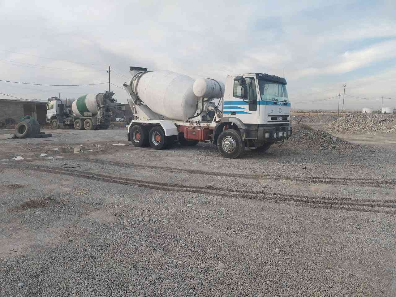 للبيع افيكو موديل 999 رقم بغداد مشروع وطني شرط التحويل سياره بل شغل مكينه شرط جدر 8 متر *********** السعر 150
