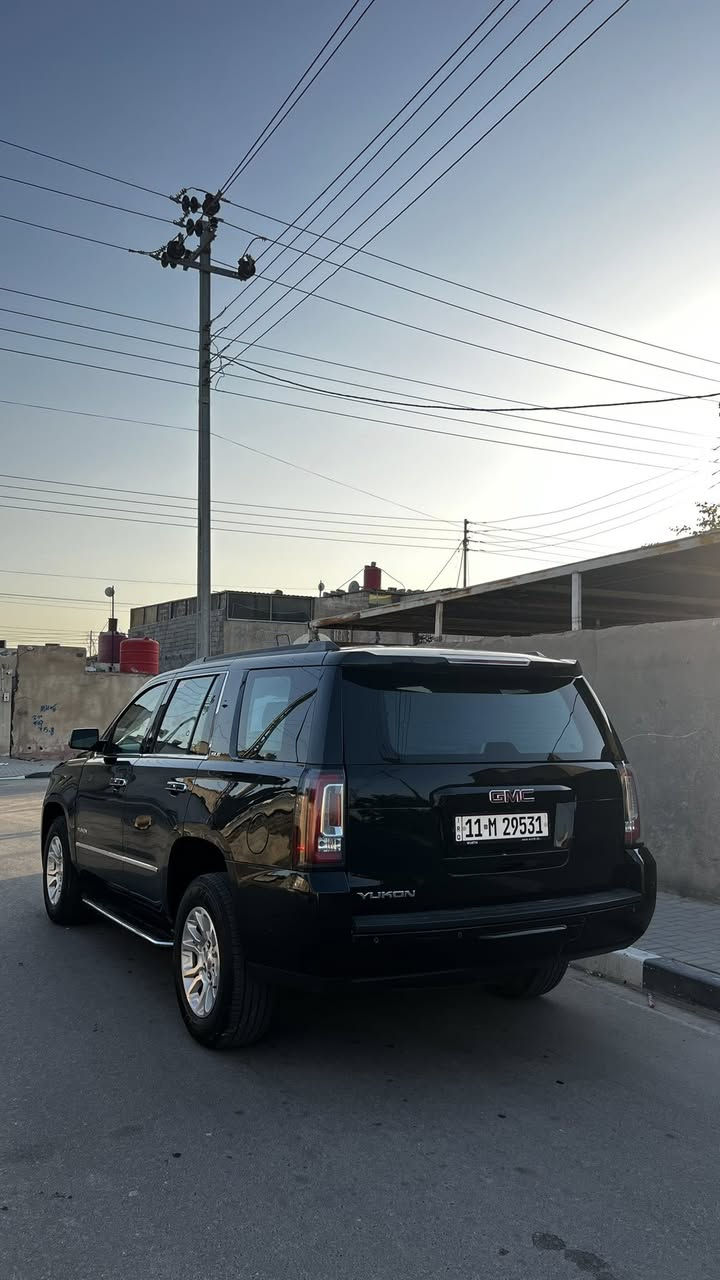 السلام عليكم 
يوكن للبيع الموديل 2018
السياره خليجي مكفوله كفاله عامه ماعده بارد قليل موضح بل فحص والباقي كله كفاله 
السيارة مغلفة ppf حماية السياره كلها 
السياره كير مكينة بل كارتون السياره ما متعوبة تجي وتشوفها احلى من الصور ماشيه 135 كم مواصفات sle معروفه باب كهرباء كراسي كهرباء دواسات بانزين كهرباء ومرايات شفط السياره حساسات تشغيل عن بعد شاشه جبيره قاصه وبيها بـَـعد مواصفات هوايه بيها لايتات زنون كلش قوي عالي ناصي غرفتها نضيفه دوشمه جلد قبل 6 اشهر مشتري تخم ترايات جديد السياره ما ناقصها شي يعني تاخذها ما تذب عليها ربع السياره رقمها بغداد باسمي تحويل ثاني يوم 
السعر ب 370 وبيها مجال قليل مكان السياره البصره الزبير
للتواصل والاستفسار اكثر اتصل على الرقم ***********  #تاهو #يوكن #بيع #شراء #العراق #البصرة #بغداد
