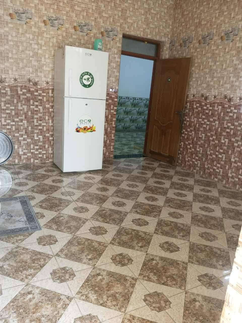مشتملات عدد اثنين للبيع مساحة كل واحد ١٨٠م حي الحريه الأول شارع ١٥م ركن  قرب المدرسه فتية الحق قريب على الشارع التبليط مسافة ٥٠م  ينباع اثنينهن او واحد يحتوي كل واحد على غرفتين نوم غرفه فوك وغرفه جوه صاله استقبال مطبخ كامل من كل النواحي ميحتاج اي شي الأساس صب البناء طابوق السقف صب تجي وتشوف بعينك للاستفسار الاتصال على الرقم ***********

